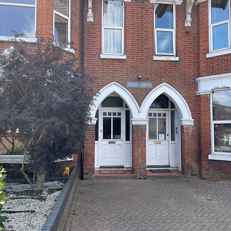 Number 10 Service Apartment - Danes Southampton Kültér fotó