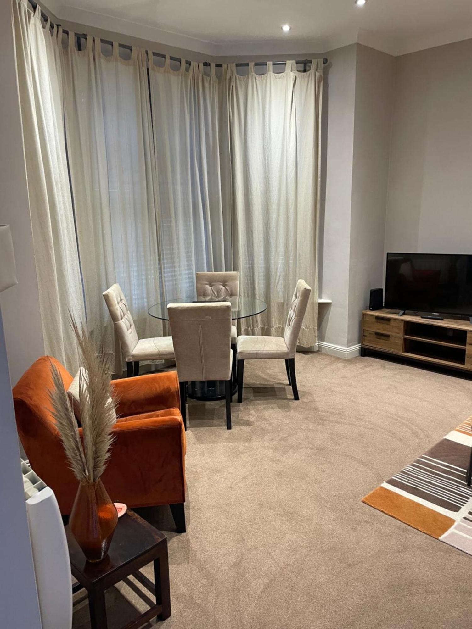 Number 10 Service Apartment - Danes Southampton Kültér fotó
