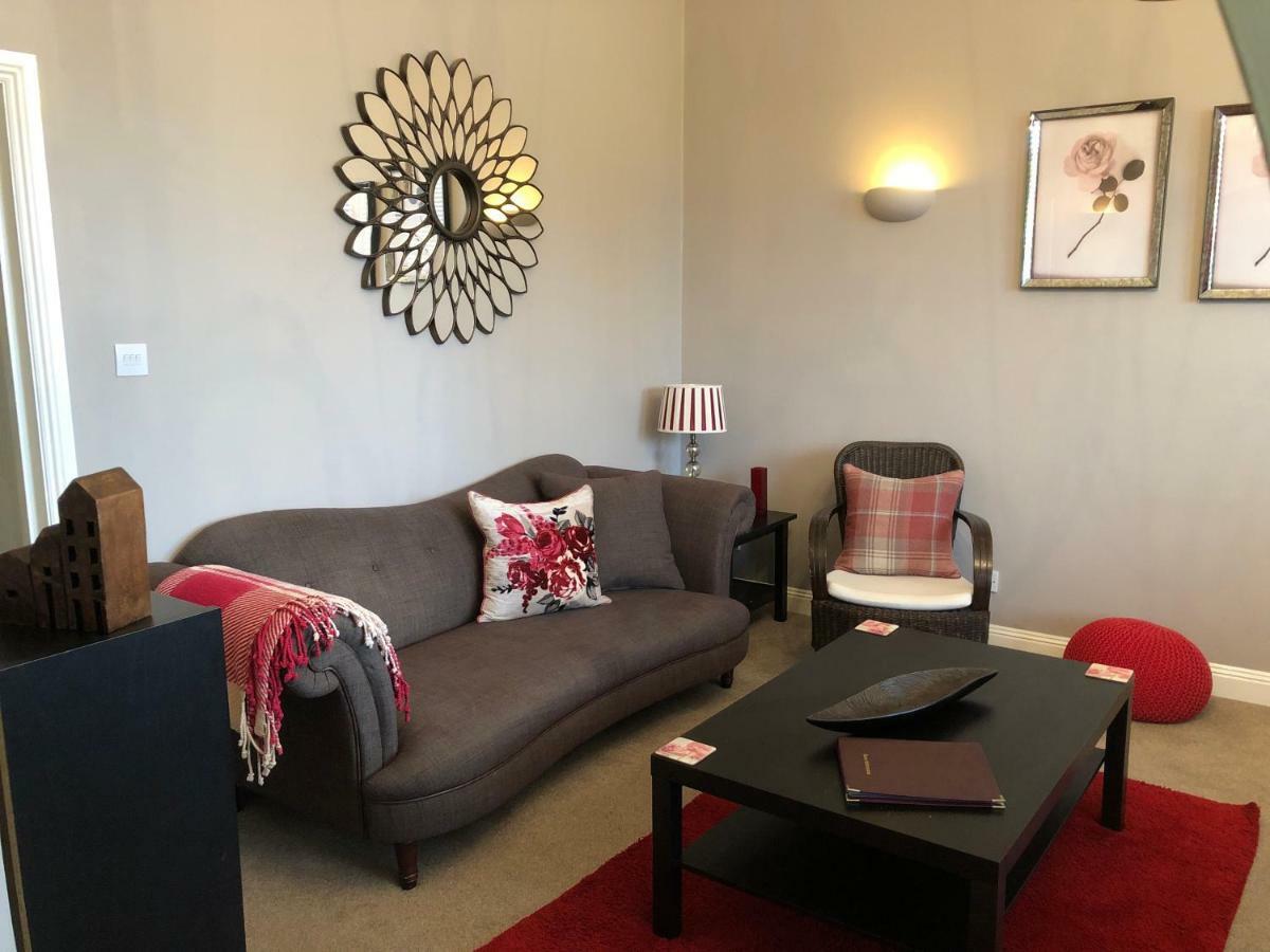 Number 10 Service Apartment - Danes Southampton Kültér fotó