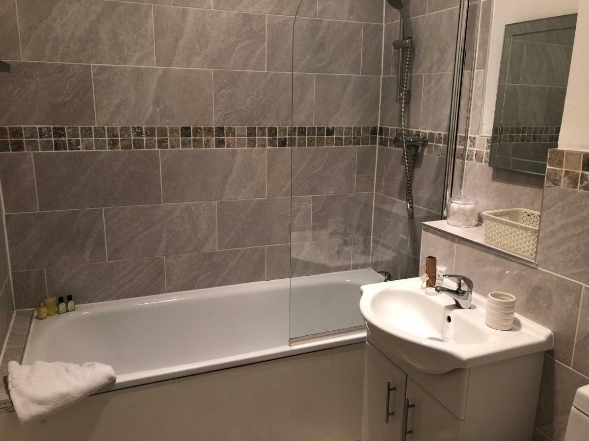 Number 10 Service Apartment - Danes Southampton Kültér fotó